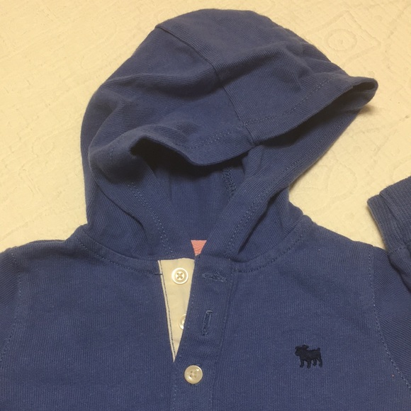 12m (4/$20) Lightweight Hoodie by Carter’s - Picture 4 of 9
